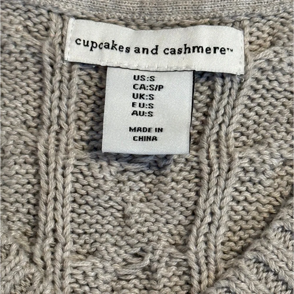 cupcakes & cashmere Gray V-Neck Sweater Vest - Picture 2 of 2